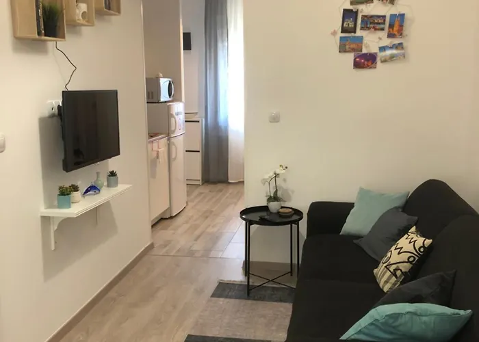 Studio Stipe- With Free Parking, Self Check-In 0-24