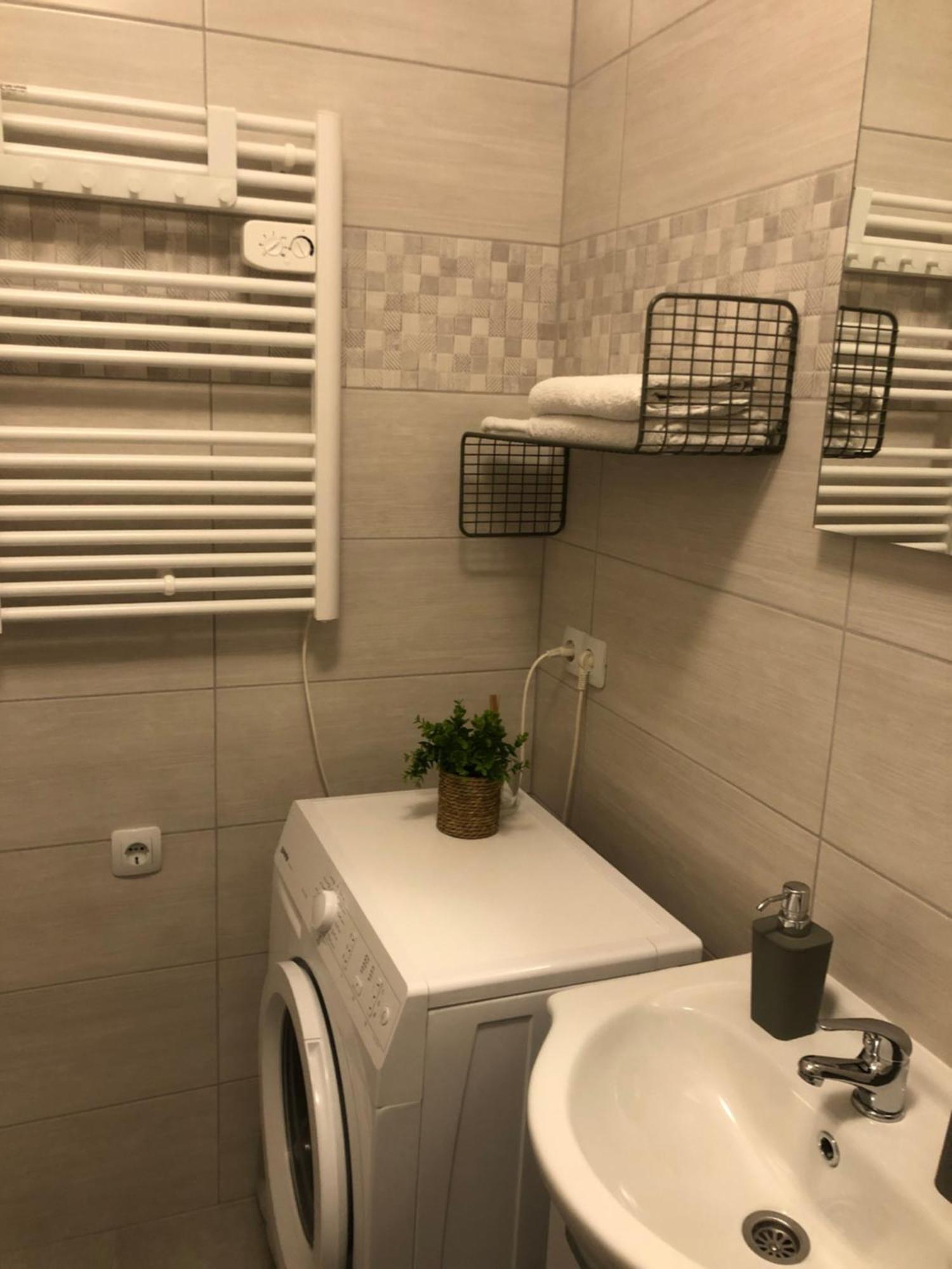 Stipe- With Free Parking, Self Check-in 0-24 Appartamento Zagabria